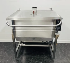 Groen 30-Gallon Natural Gas Power-Tilting Braising Pan /  Tilt Skillet