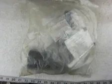 Cooper LE215C08TCE 15KV 200A Loadbreak Elbow with Testpoint, New