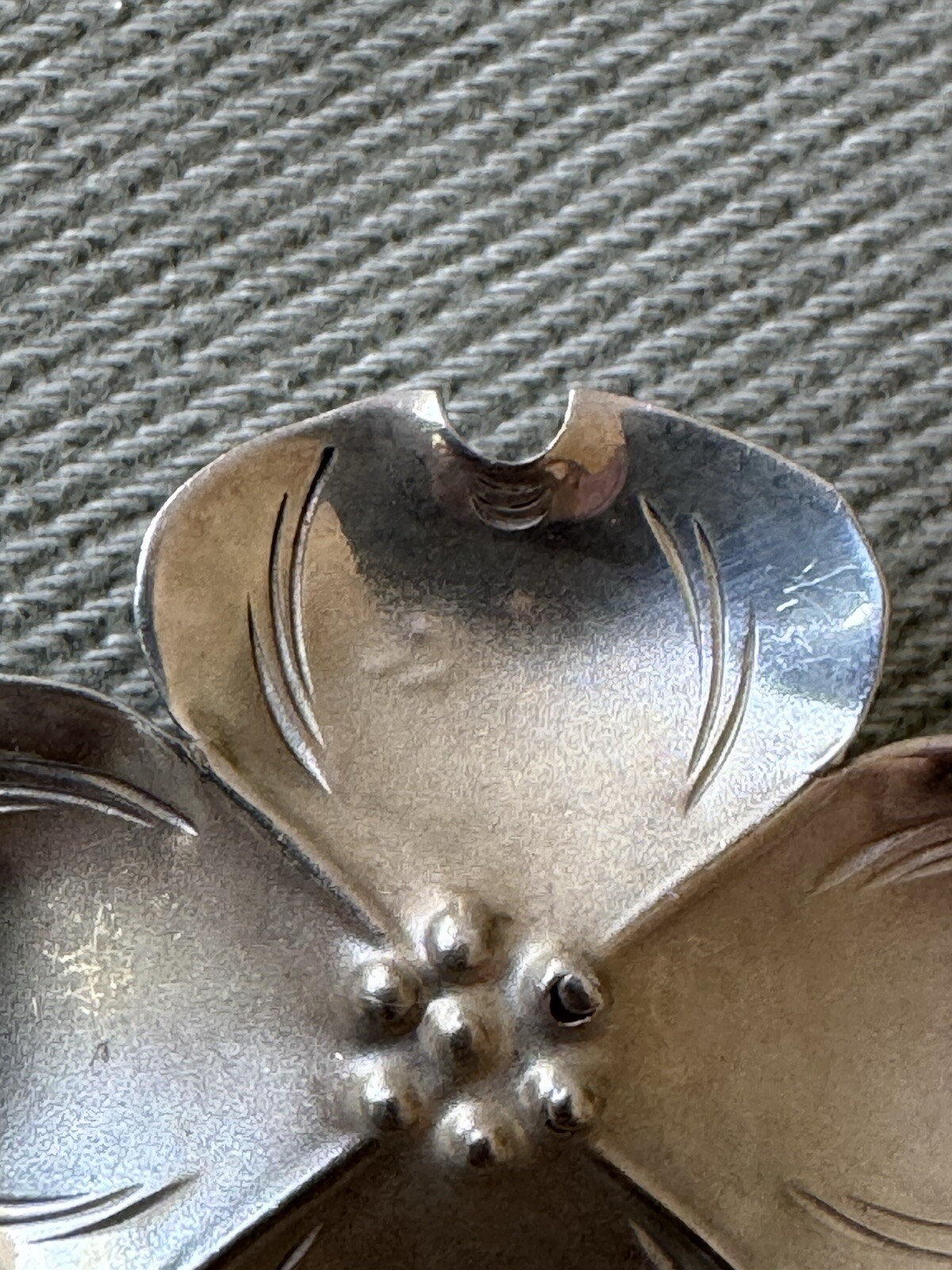 STUART NYE Sterling Silver  925 Vintage Single Flower Petals 1.5” Brooch Pin