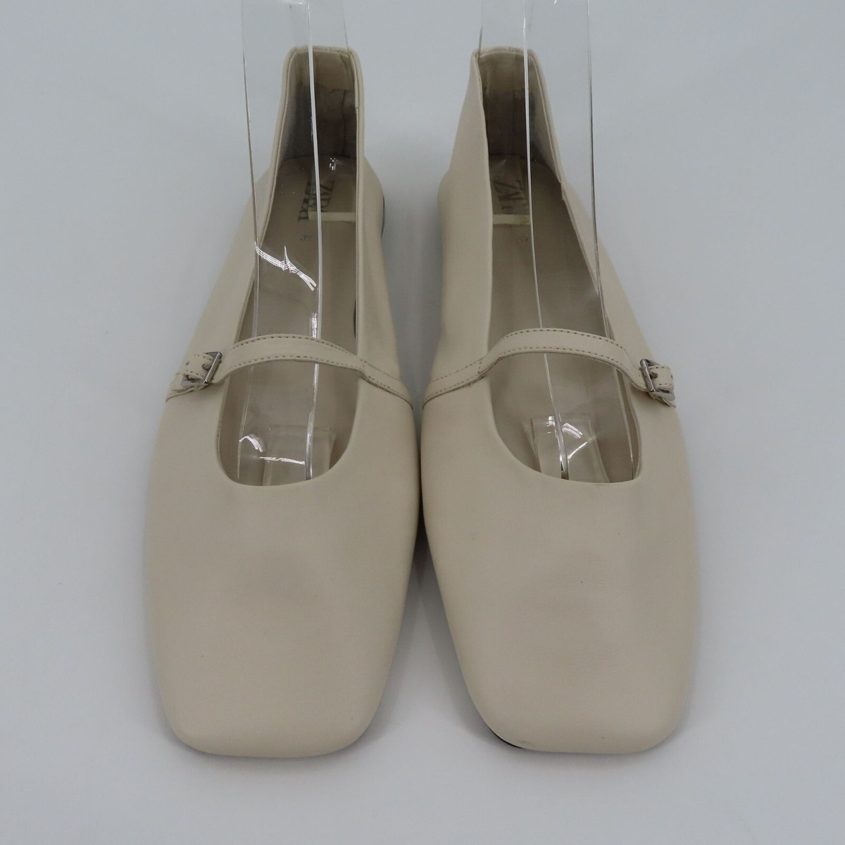 Zara 8 US 39 EU Women Off White Leather Silver Buckle Square