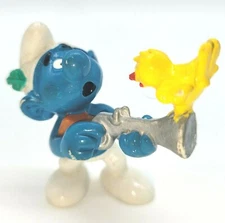 Smurfs Hunter Smurf 1980 Yellow Bird on Gun 20106  Vintage Display Figurine 