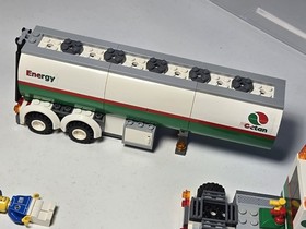 LEGO City Tank Truck (3180) Complete (without box) 