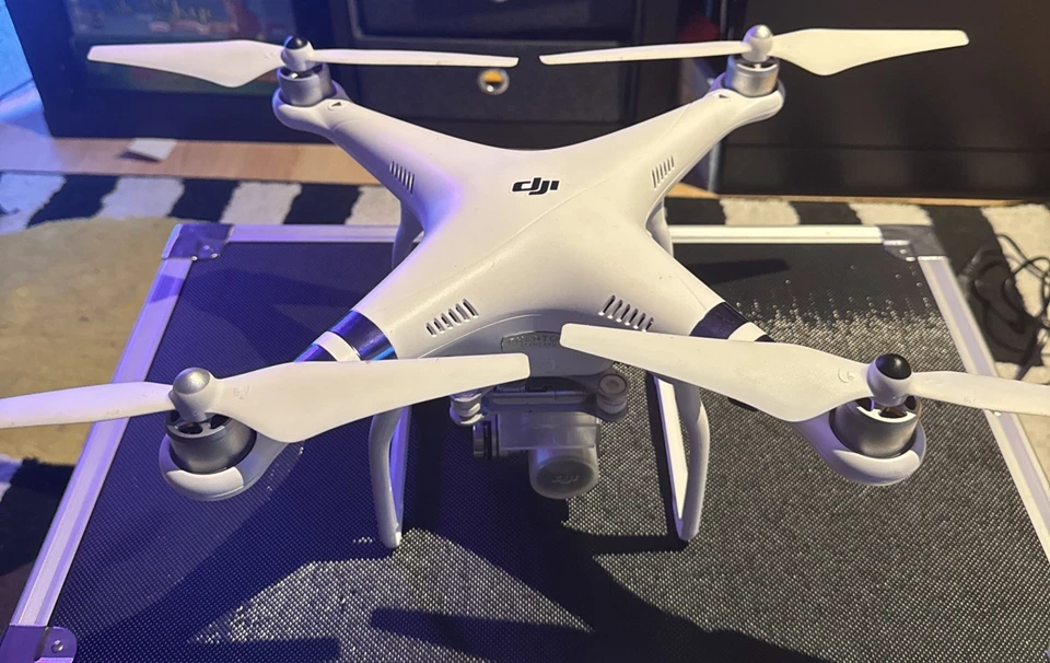 DJI Phantom 3 Standard, 2 Akkus, Inkl. Koffer und Ersatzpropeller - Bild 2 von 4