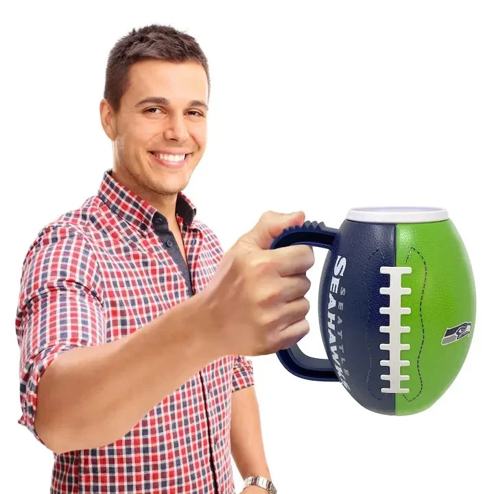 Seattle Seahawks 24 OZ. TAZA DE BEBIDAS CON FORMA DE FUTBOL Foto 2 de 2