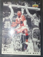 Michael Jordan 1992-93 Upper Deck Team MVP #TM5 Chicago Bulls Hall of Fame HOF