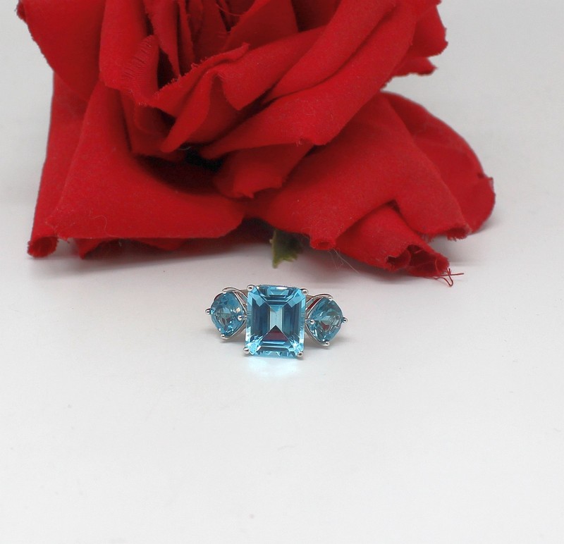 Sterling Silver  & Blue Topaz Ring Size 9 5.43g Cat Rescue