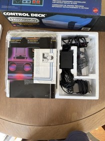 Consola Nintendo NES-001 Control Deck CIB En Caja Completa - Probada y Env&iacute;o R&aacute;pido