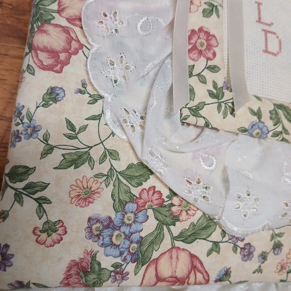 Vtg 80s Fabric Ruffles Lace Floral Photo Album Scrapbook Cottage Binder READ - Image 2 of 4