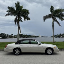 1999 Lincoln Town Car for Sale