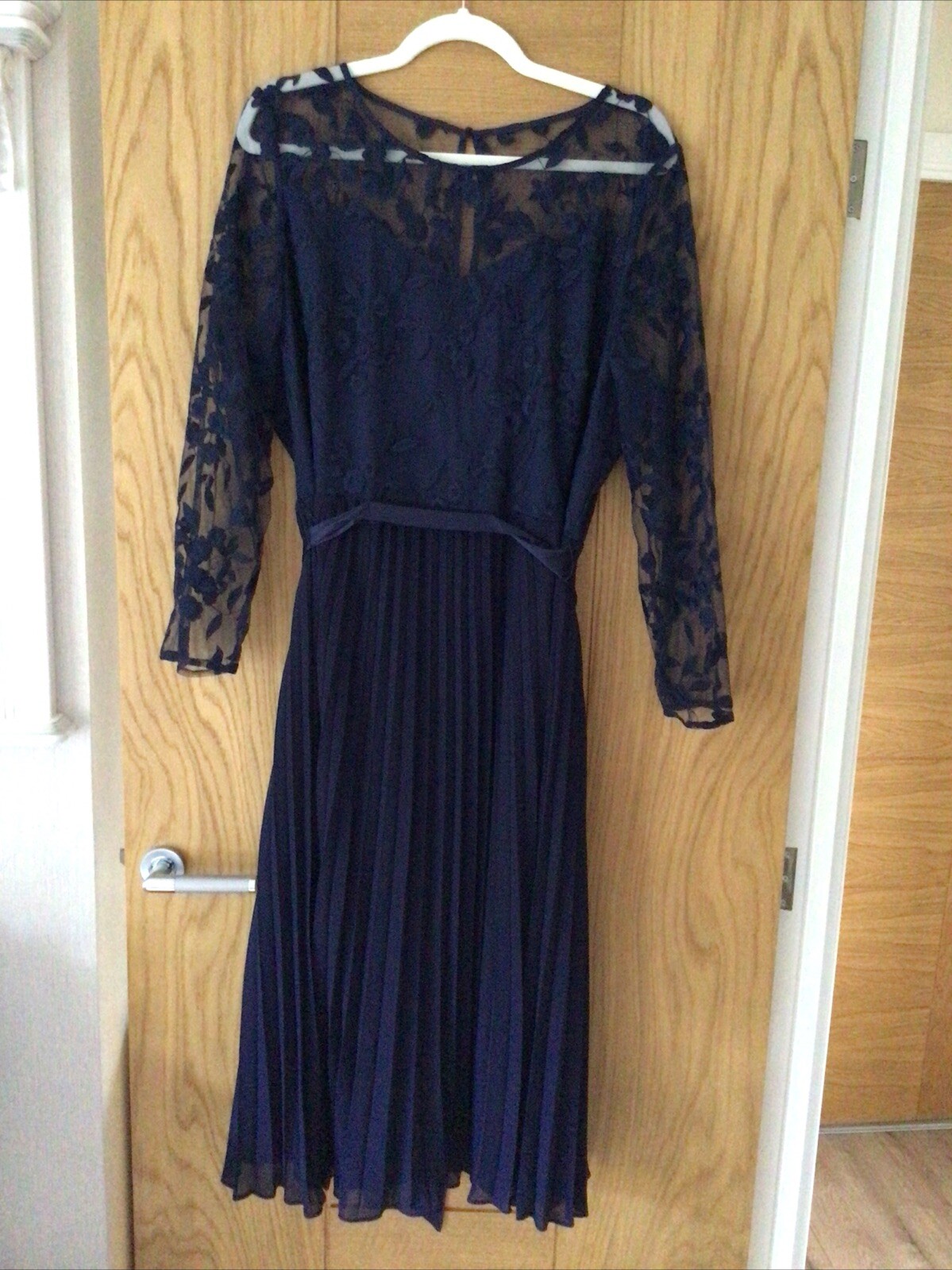 Picture 1 of 4