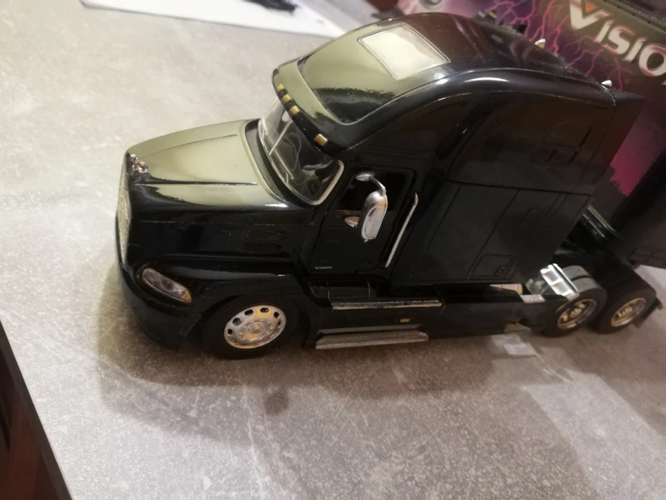 Camion MACK Vision - Immagine 2 di 4