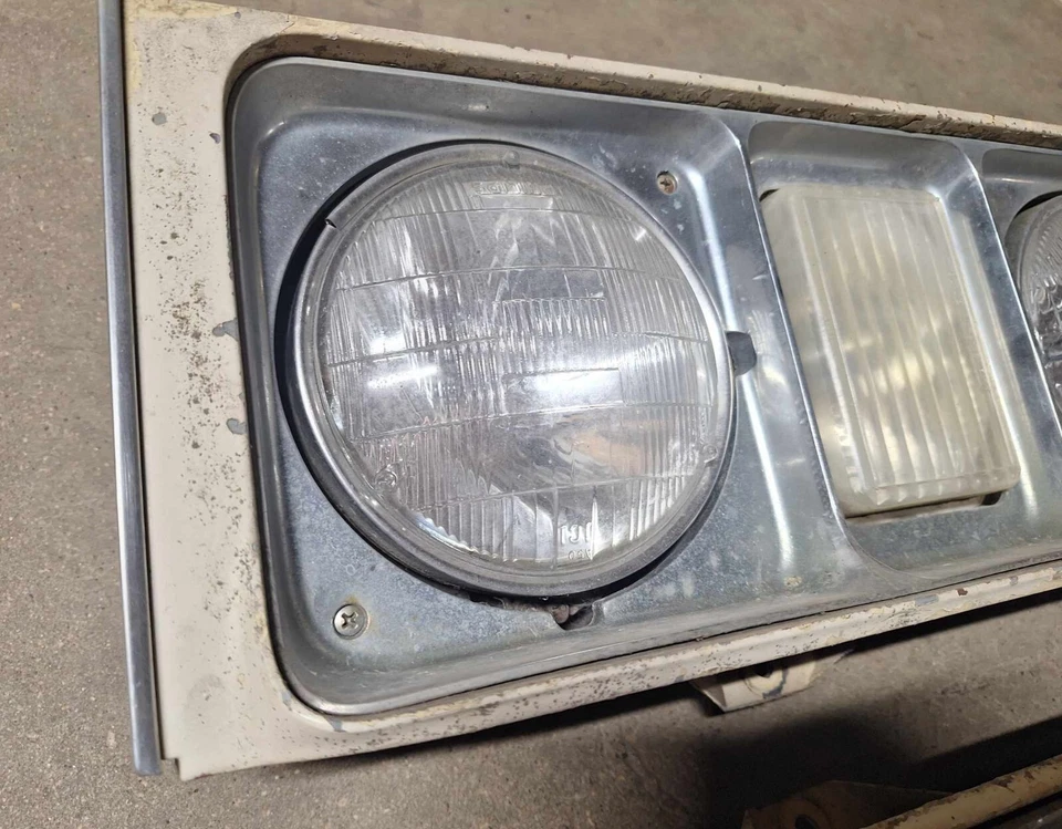 Cadillac DeVille 1973 cupé sedán diestro diestro conjuntos de faros Foto 4 de 4