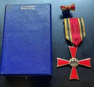 Bundesverdienstkreuz mit Knopflochspange im Juncker Schachtel