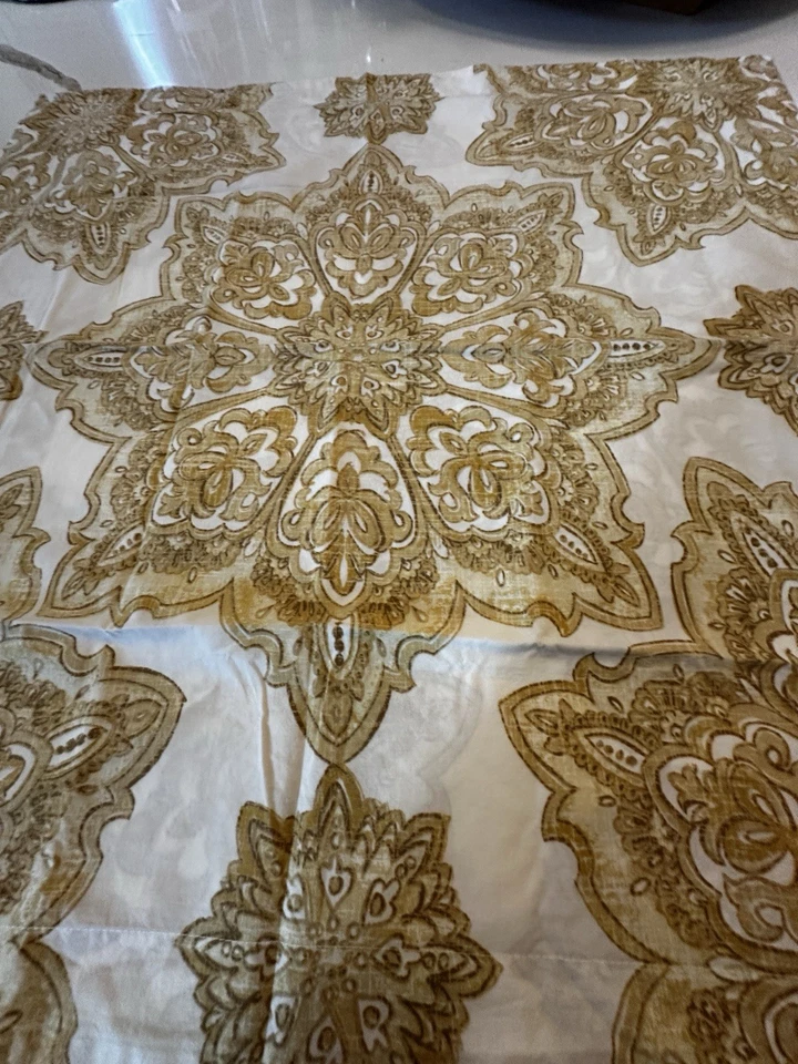 Capa de travesseiro Pottery Barn Britt medalhão algodão Euro Sham - Branco amarelo e dourado - Imagem 4 de 4