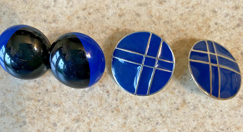 LOT OF 2 PAIR OF VINTAGE BLUE & SILVER TONE AND BLUE & BLACK PIERCED EARRINGS