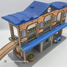 VTG Imaginarium / Toys R Us City Train Station - Thomas Friends Wood Railway