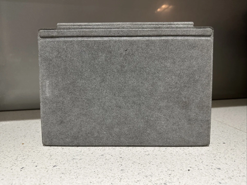 Genuine Microsoft Surface Pro 3-4-5-6-7Magnetic Keyboar, Signature Two tone Grey - Image 3 of 4