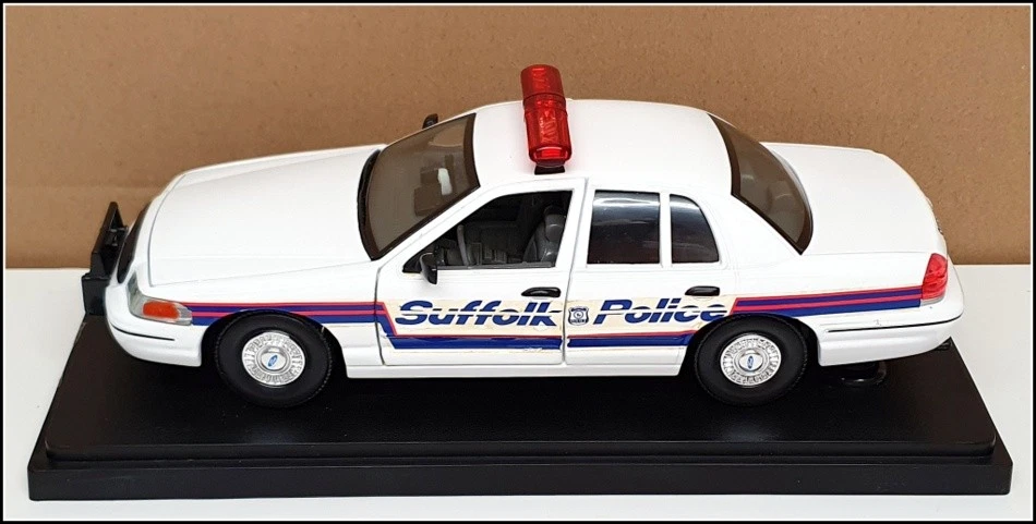 Classic Metal Works 1/24 Scale 26822H - Ford Crown Victoria Police - Suffolk - Image 3 of 4