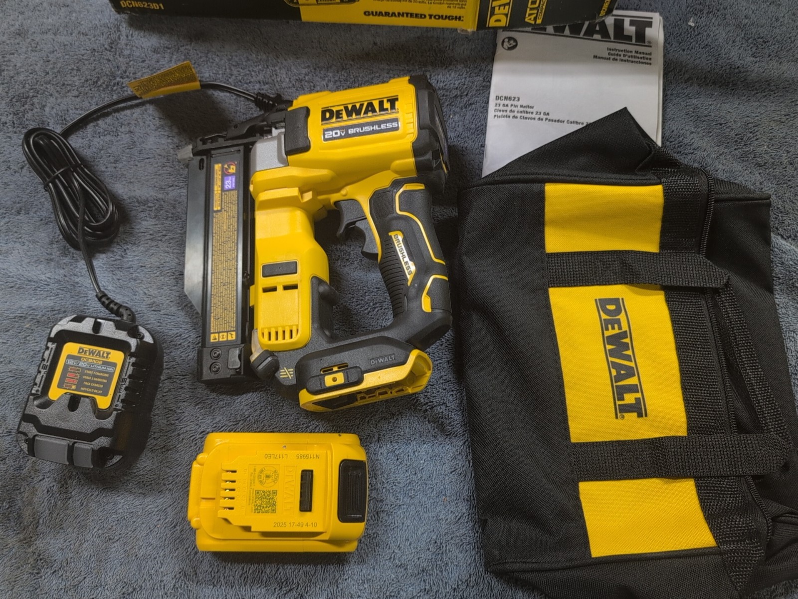 DEWALT DCN623D1 ATOMIC 20V MAX Cordless 23 Gauge Pin Nailer - FREE SHIPPING
