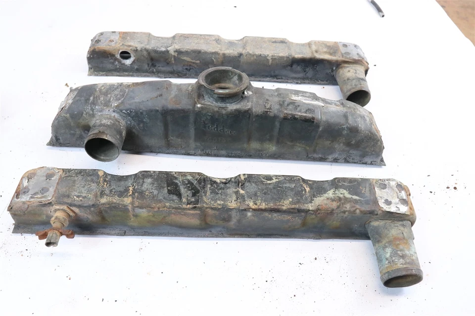 GRAN LOTE VINTAGE TANQUES Y SOPORTES RADIADOR HENRY J WILLYS # 740737 USADO Foto 4 de 4