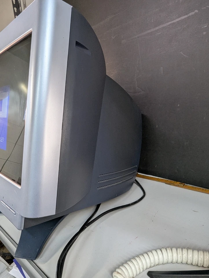 HP Pavilion 16” Anti-Glare Computer Monitor MX704 CRT VGA Retro Gaming - Image 2 of 4