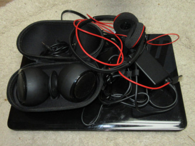 HP2000 Notebook Bundle Headphone Speakers 440GB 4GB Ram DVDRW AMD E2-1800 Radeon