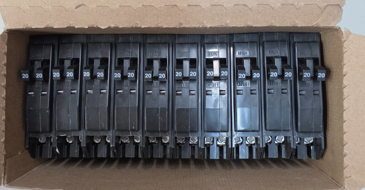 (BOX OF 10)Square D QOT2020 2-20A 120/240 VAC Single-Pole Tandem Circuit Breaker