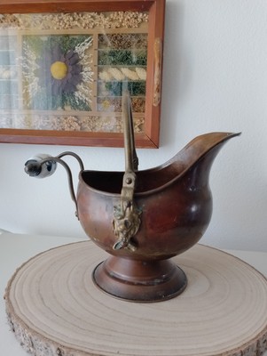 Keiser Helm mit Löwenornament. Bonbonschale Kupfer