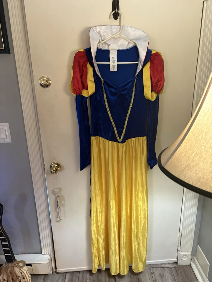 Snow White Costume Adult Sz M Complete W/Cape, Black Wig And Red Hair Bow RARE - Image 4 of 4