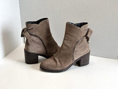 UGG Fraise Whipstitch Bow Taupe Suede Women's Ankle Bootie Zip Block Heel Size 7