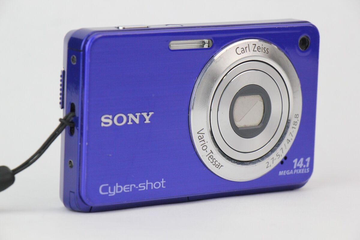 Sony Cyber-shot DSC-W560 14.1MP Digital Camera - Red for Sony Cyber-shot DSC-W560 14.1MP Digital Camera - Red for