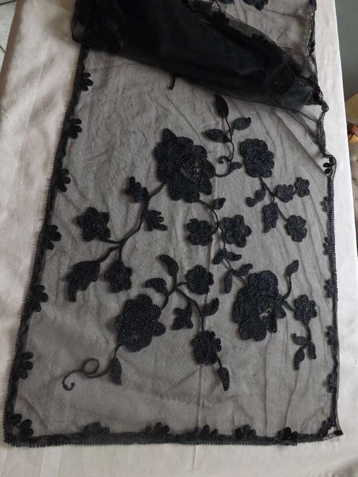 longue mantille, tulle fin noir, brodé, perles, ancienne - Photo 4/4