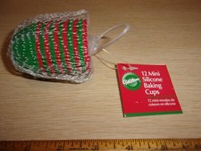 SET OF 12 NEW IN PACKAGE WILTON MINI SILICONE BAKING CUPS RED AND GREEN