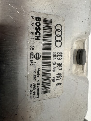 Audi A4 B6 8E Motorsteuergerät ECU Bosch 0281011135 8E0907401Q