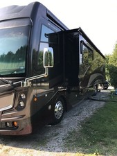 Fleetwood Discovery LXE Motorhome