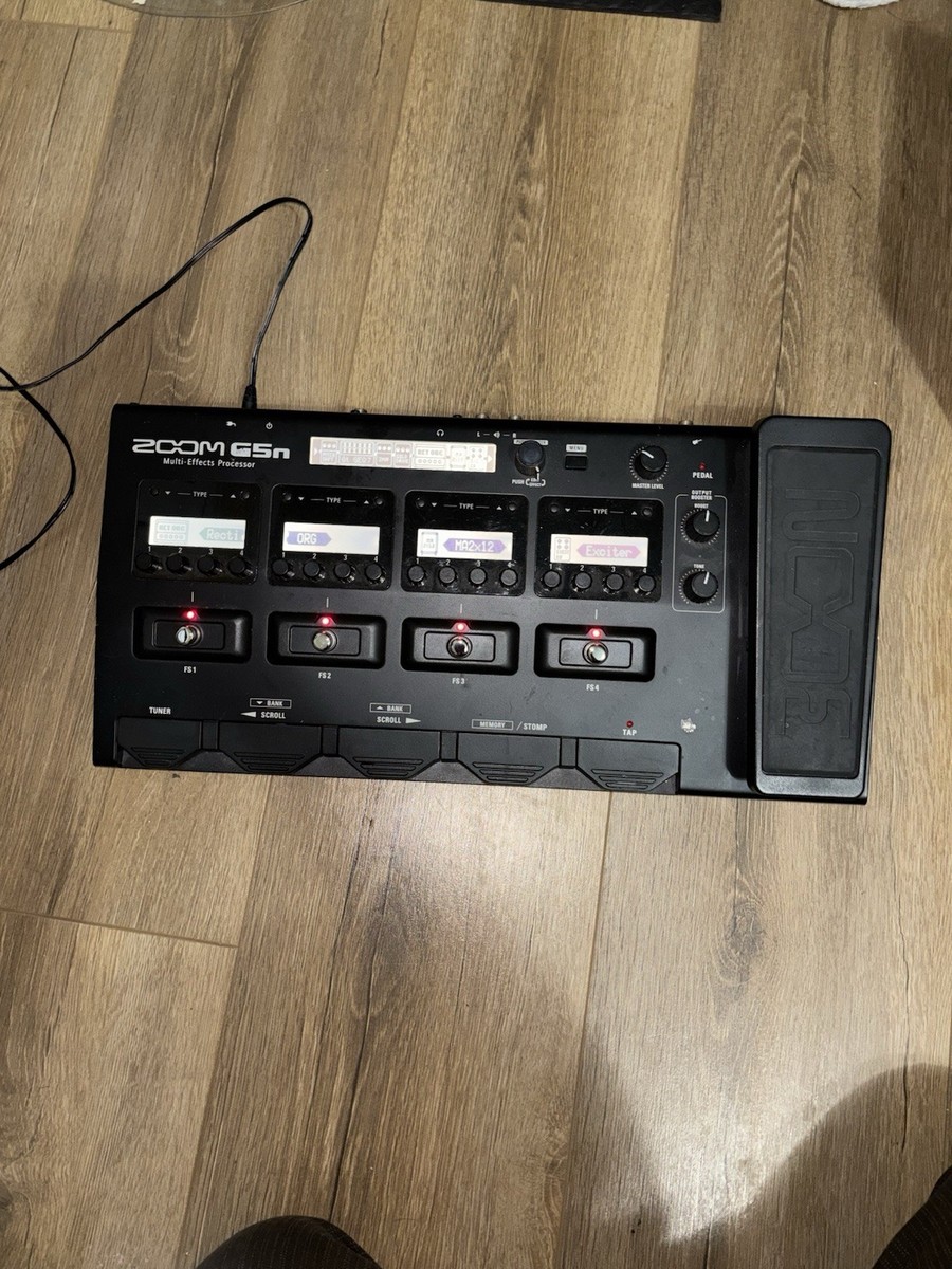 Zoom G5N Multi-Effects Processor Guitar Pedal with Power Supply