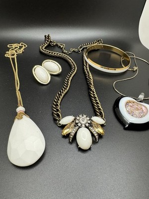 Vintage Jewelry Lot 5pc Necklaces Bracelet Lisner Earrings Gold Tone Mixed