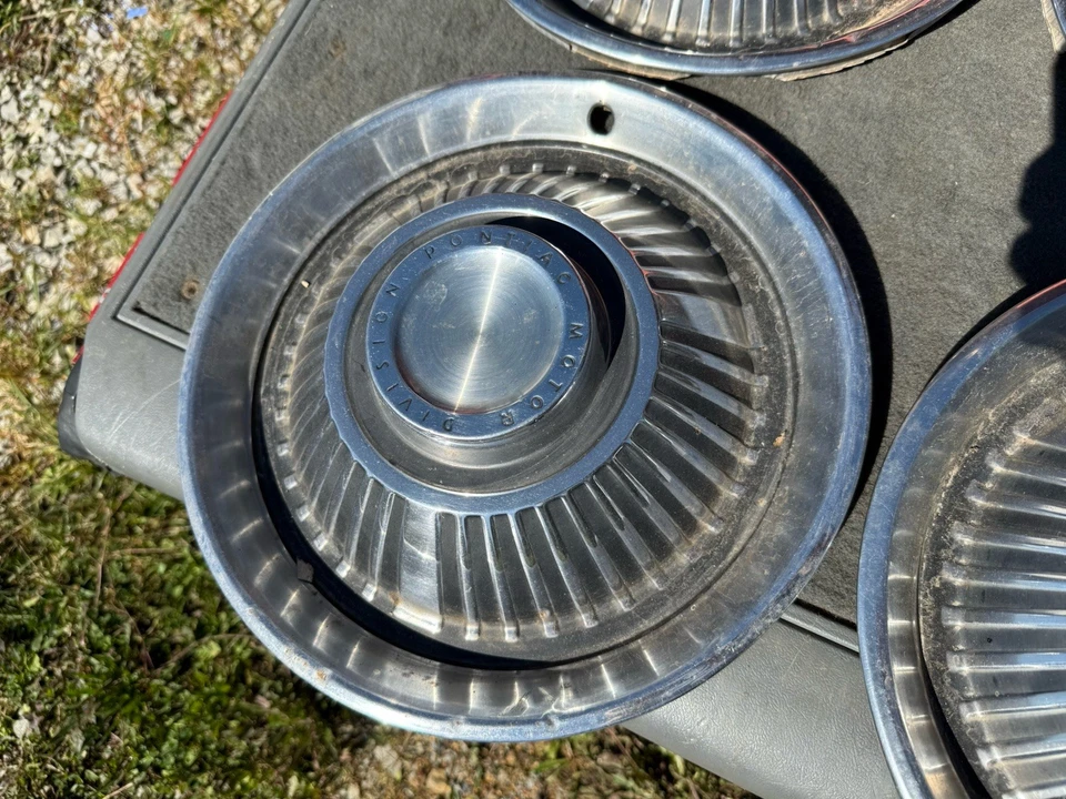 1964 Pontiac Catalina Bonneville 14"  Hubcaps Set Of 4 - Image 3 of 4
