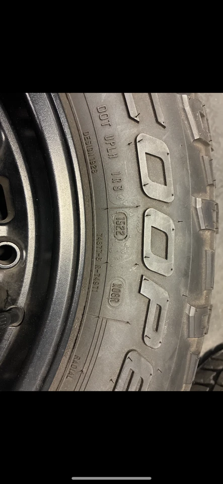 SET OF 5 COOPER DISCOVERER RUGGED TREK TIRES & 5 BLACK RHINO ARESENAL RIMS 17 X - Image 4 of 4