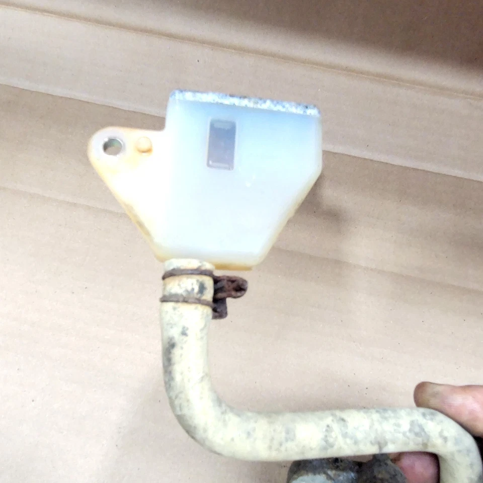 87-93 SUZUKI QUADRUNNER 230 OEM ГЛАВНЫЙ ЦИЛИНДР ЗАДНЕГО ТОРМОЗА С РЕЗЕРВУАРОМ - Изображение 4 из 4