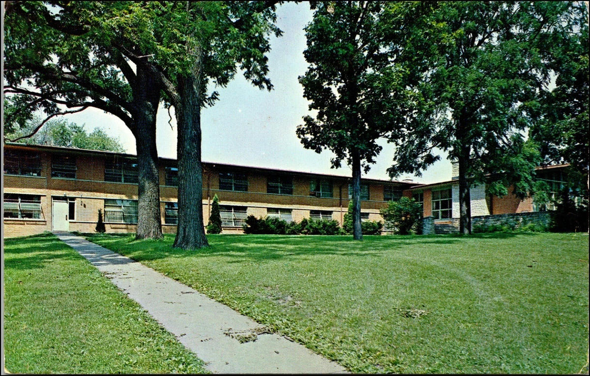 C.1960s Fairfield, IA. Parsons College. Howard Dormitory. Vintage Postcard