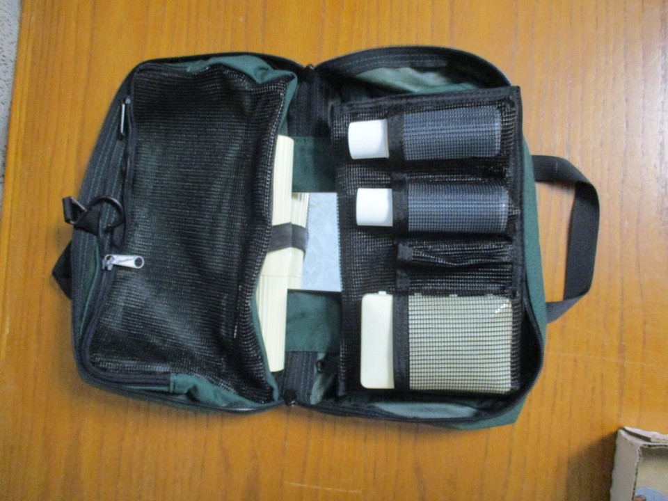 Eddie Bauer Green Embroidered Canvas Travel Hanging Toiletry Bag