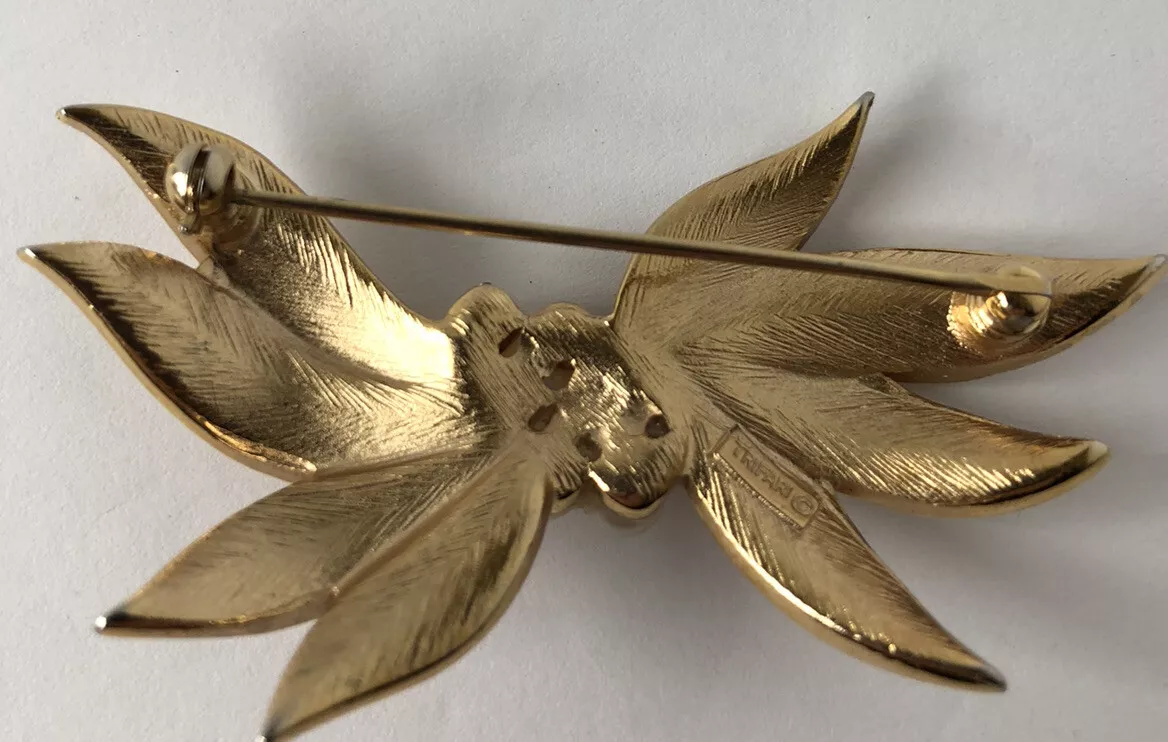 Trifari pearl best sale brooch