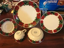  GIBSON EVERYDAY CHRISTMAS CHARMING POINSETTIA Build Your Own Place setting#0020