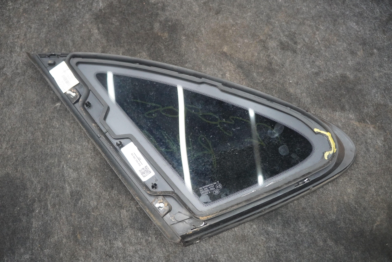 Rear Right Side Quarter Panel Window Glass 95b845298fe Porsche  