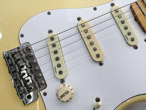 FENDER JAPAN CUSTOM EDITION ST72-140YM Electric Guitar Used From Japan - Picture 6 of 20