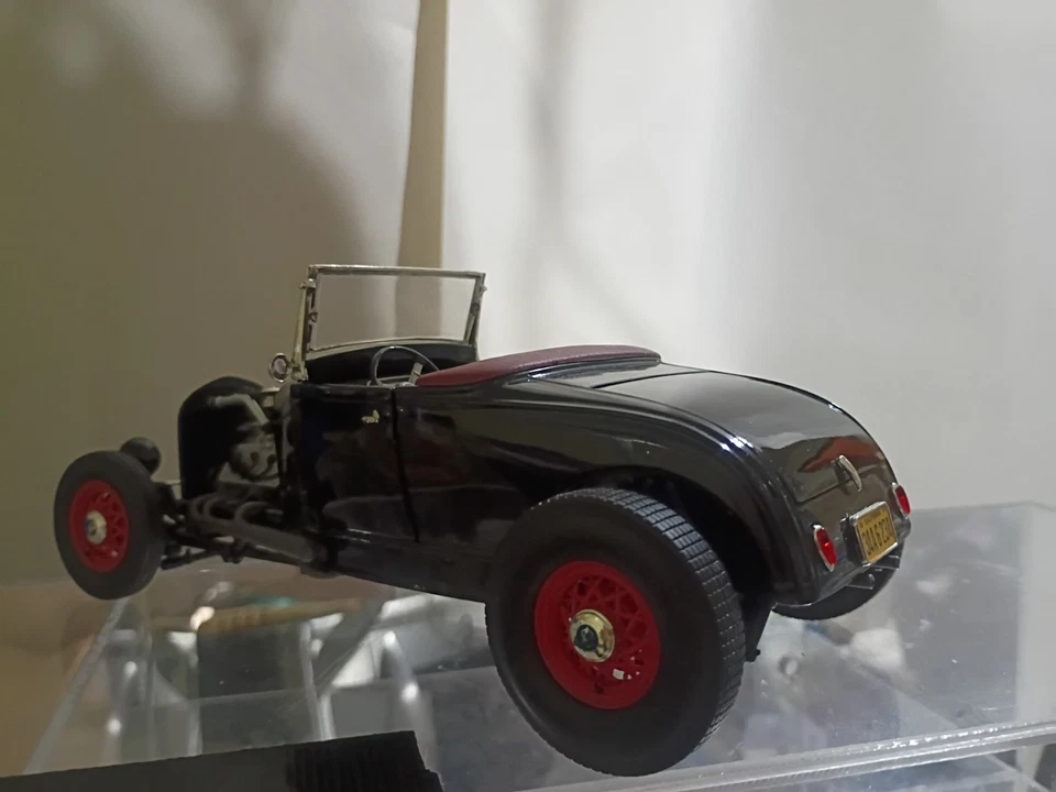 Highway 61 Ford Modelo A Roadster Hot Rod Origins of Speed Negro Rojo 50161 1:18 Foto 3 de 4