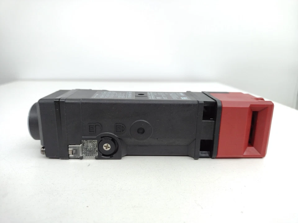 *** Interruptor de puerta de seguridad electromagnético Omron D4SL-N3NFA-DN cerradura de protección 24VDC 10mA Foto 3 de 4