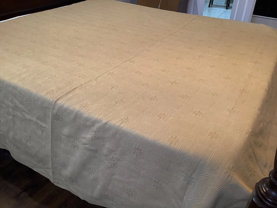 孔雀巷 100% 埃及棉棕褐色 Matelassé Coverlet King 尺寸 — 第 4/4 张图片