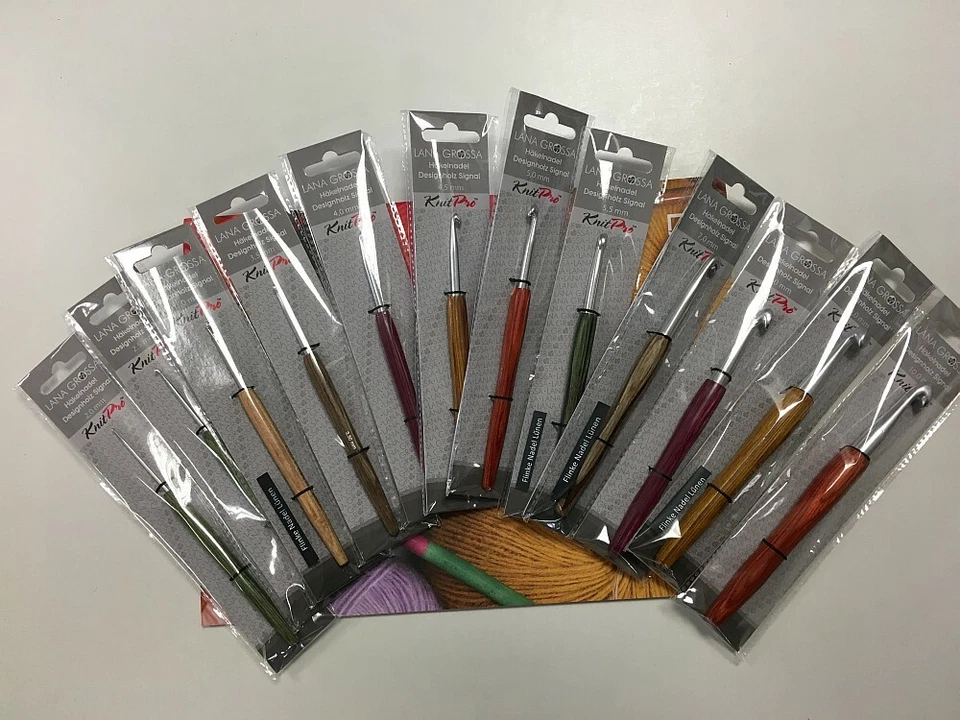 Lana Grossa - Knitpro Wollhäkelnadel Signal mit Holzgriff Länge 14 cm